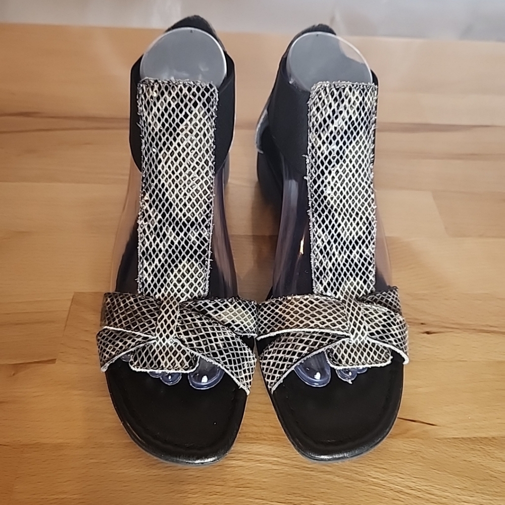 The Flexx Band Together Gladiator Sandals Sz 8 Snake Print Comfort Wedge Resort